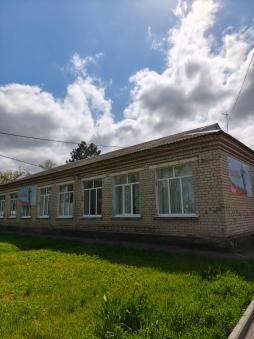 Здание в котором находится помещение учреждения по адресу : село Кочубеевское. ул.Гагарина, 83